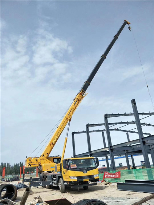青阳县超高层建筑钢结构吊装案例
